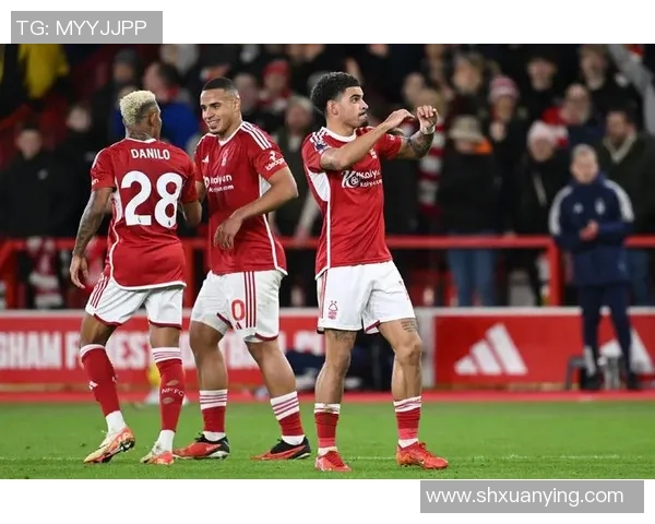 诺丁汉与谢三周的精彩对决揭示英超新赛季的竞争格局与球队实力分析